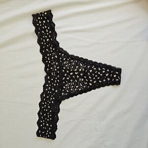 🆕 VS Black & Gold Thong Panties NWT